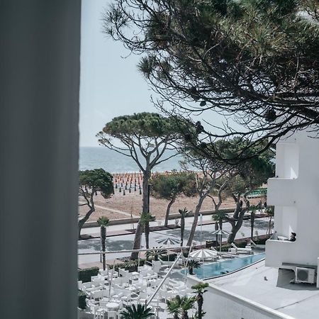 Hotel Luna Centrale Lignano Sabbiadoro Esterno foto