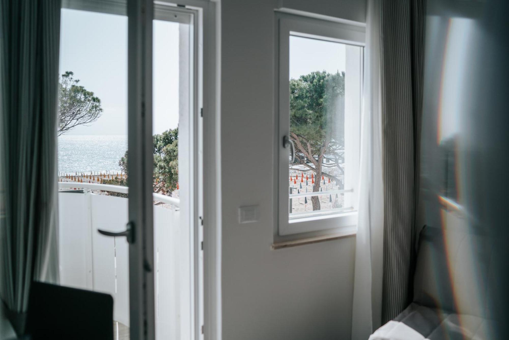 Hotel Luna Centrale Lignano Sabbiadoro Esterno foto