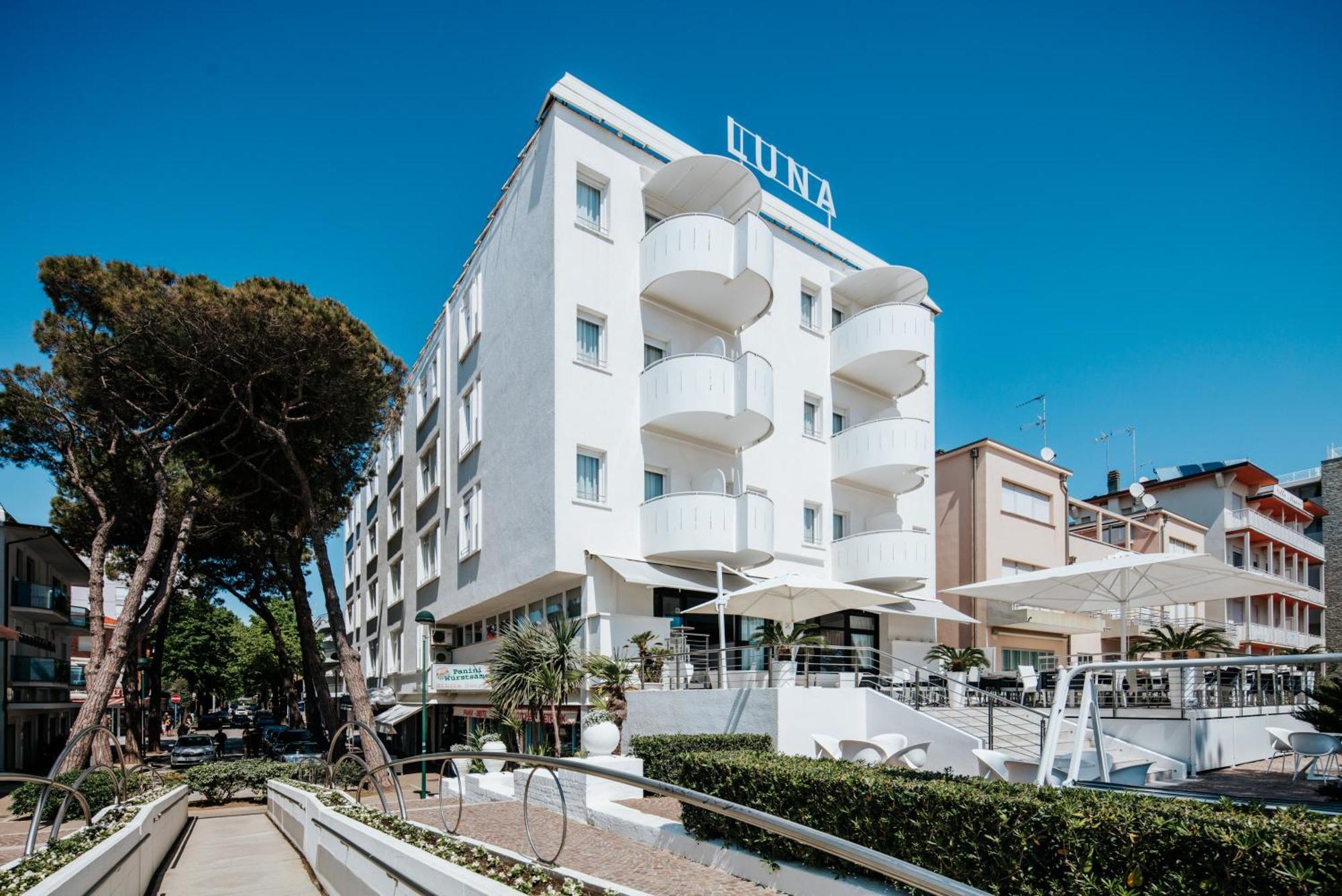 Hotel Luna Centrale Lignano Sabbiadoro Esterno foto