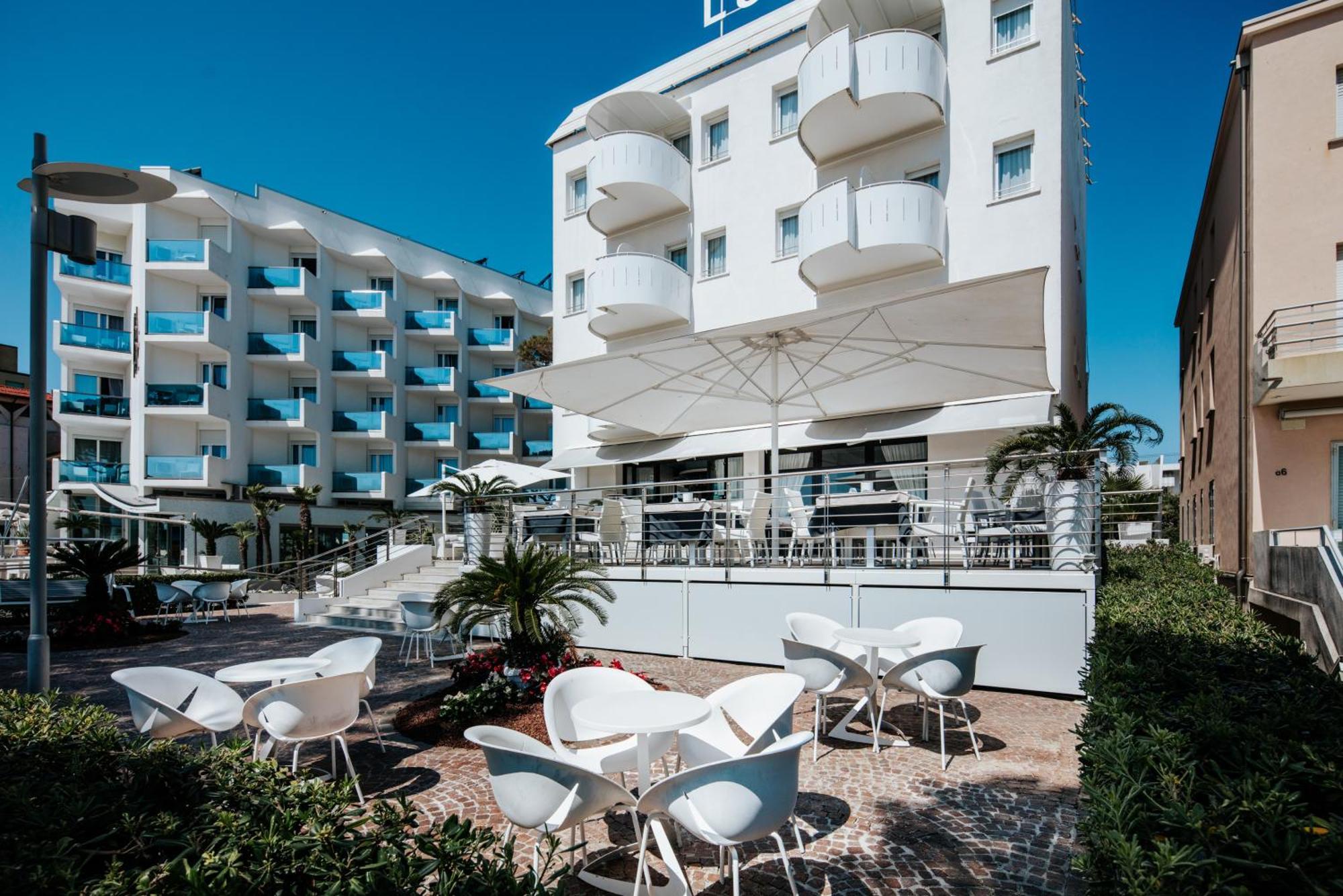 Hotel Luna Centrale Lignano Sabbiadoro Esterno foto